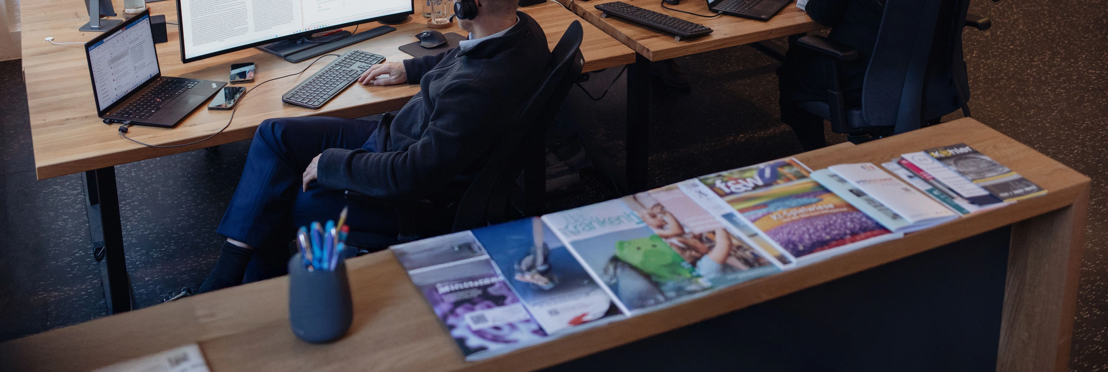 Fachmagazine auf dem Tisch im KRP-Büro
